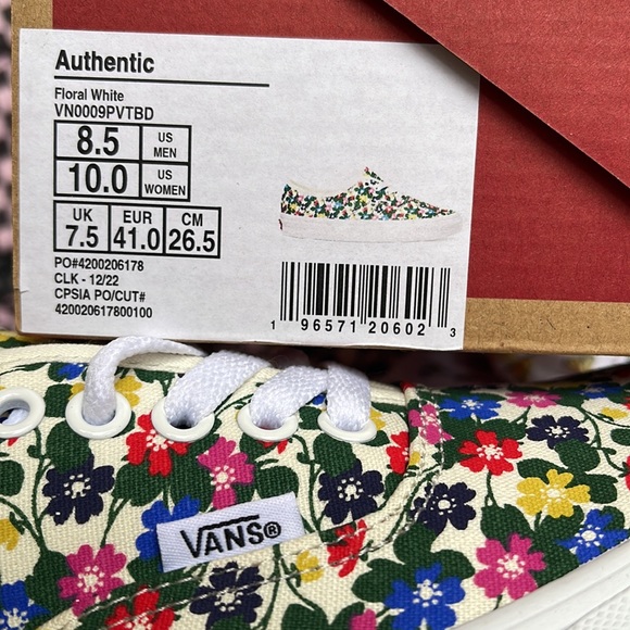 Vans WMNS Authentic
Floral White
VN0009PVTBD
Sneakers - Picture 16 of 16